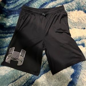 Under Armour, black shorts, size Youth XL.